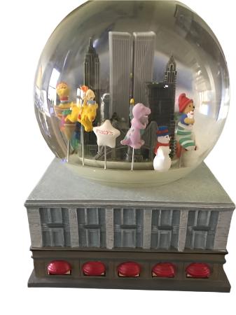 Macy's Thanksgiving Day Parade Snow Globe 1999