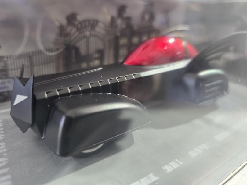 Eaglemoss Automobilia Batman Legends of the Dark Knight #198 Die-Cast 1:43 Batmobile #73 2013