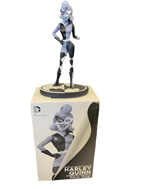 DC Batman Black & White Harley Quinn Statue