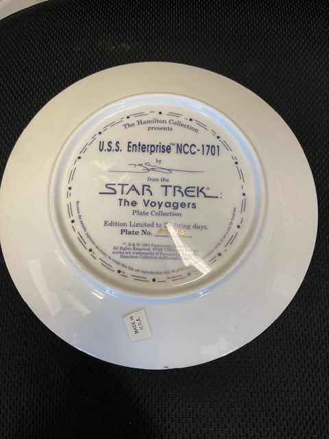 Hamilton Collection Star Trek the Voyagers USS Enterprise Plate