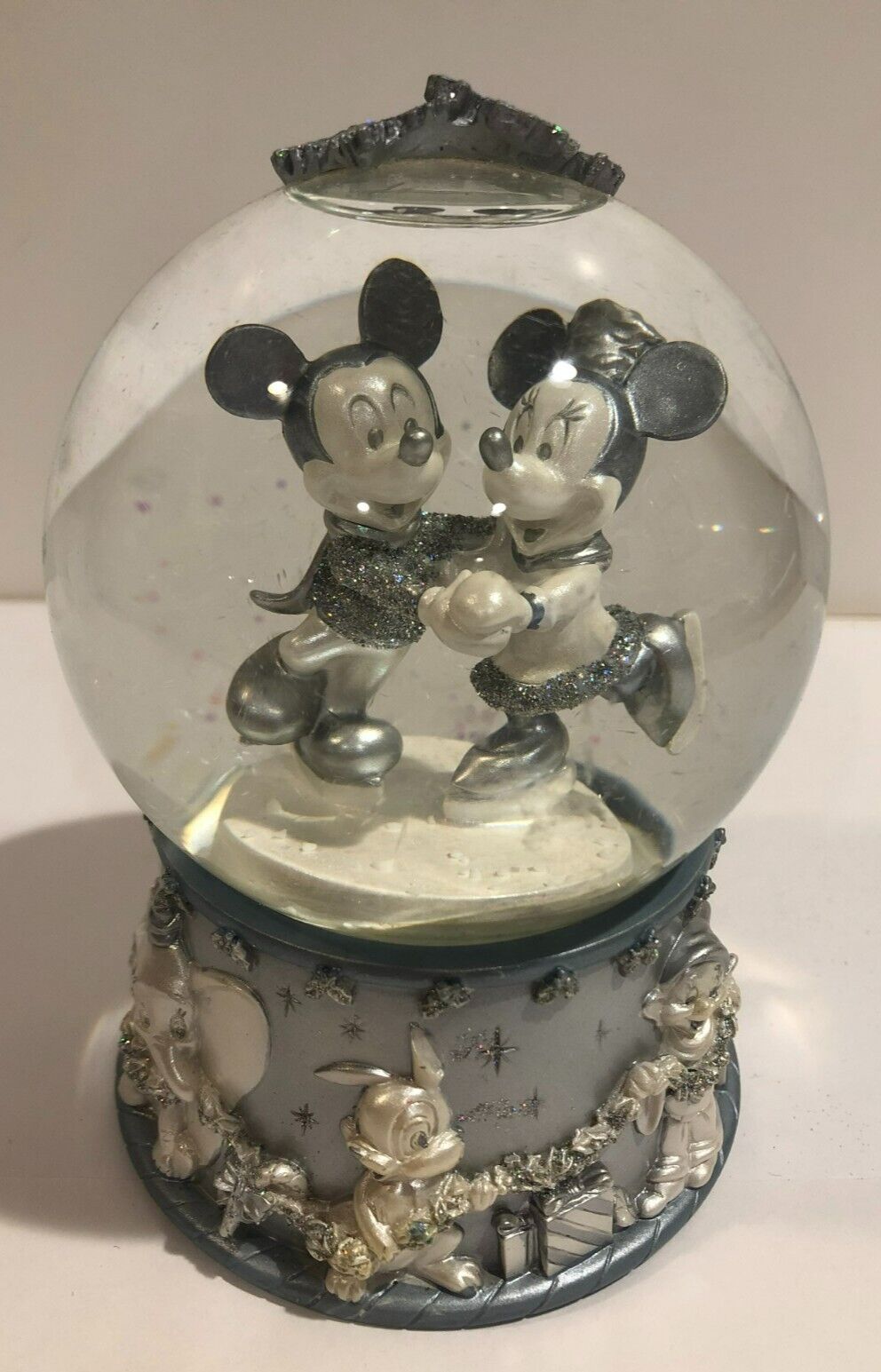 Disney Mickey Mouse und Minnie Eislauf-Schneekugel; Sonderedition 2002 Schneeflocke zum Sammeln